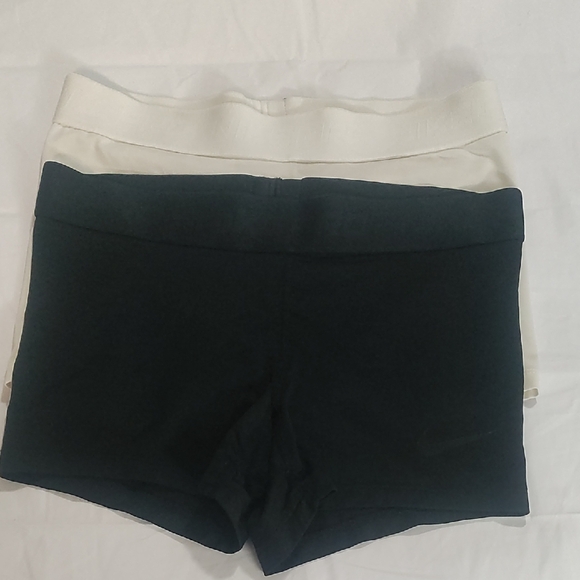Nike Black‎ and White Athletic Shorts Moisture-Wicking Performance - Picture 1 of 9